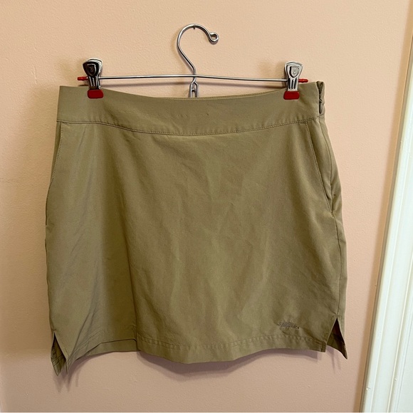 4/$10 hiking skort - Picture 1 of 4